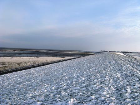 Das Wattenmeer bei Ebbe im Winter in Ostbense
